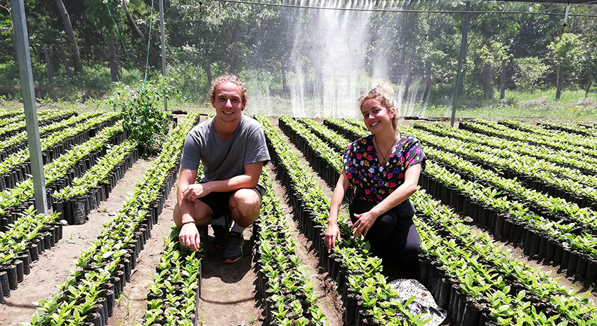 alumnos de españa en catación de café