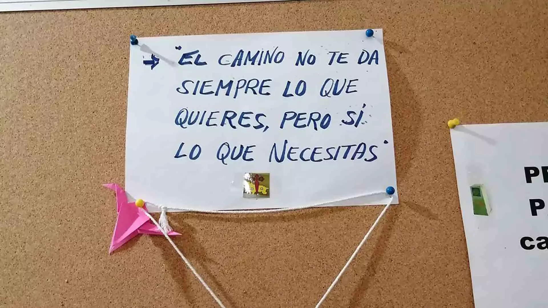 mensaje-reflexivo-en-uno-de-los-albergues