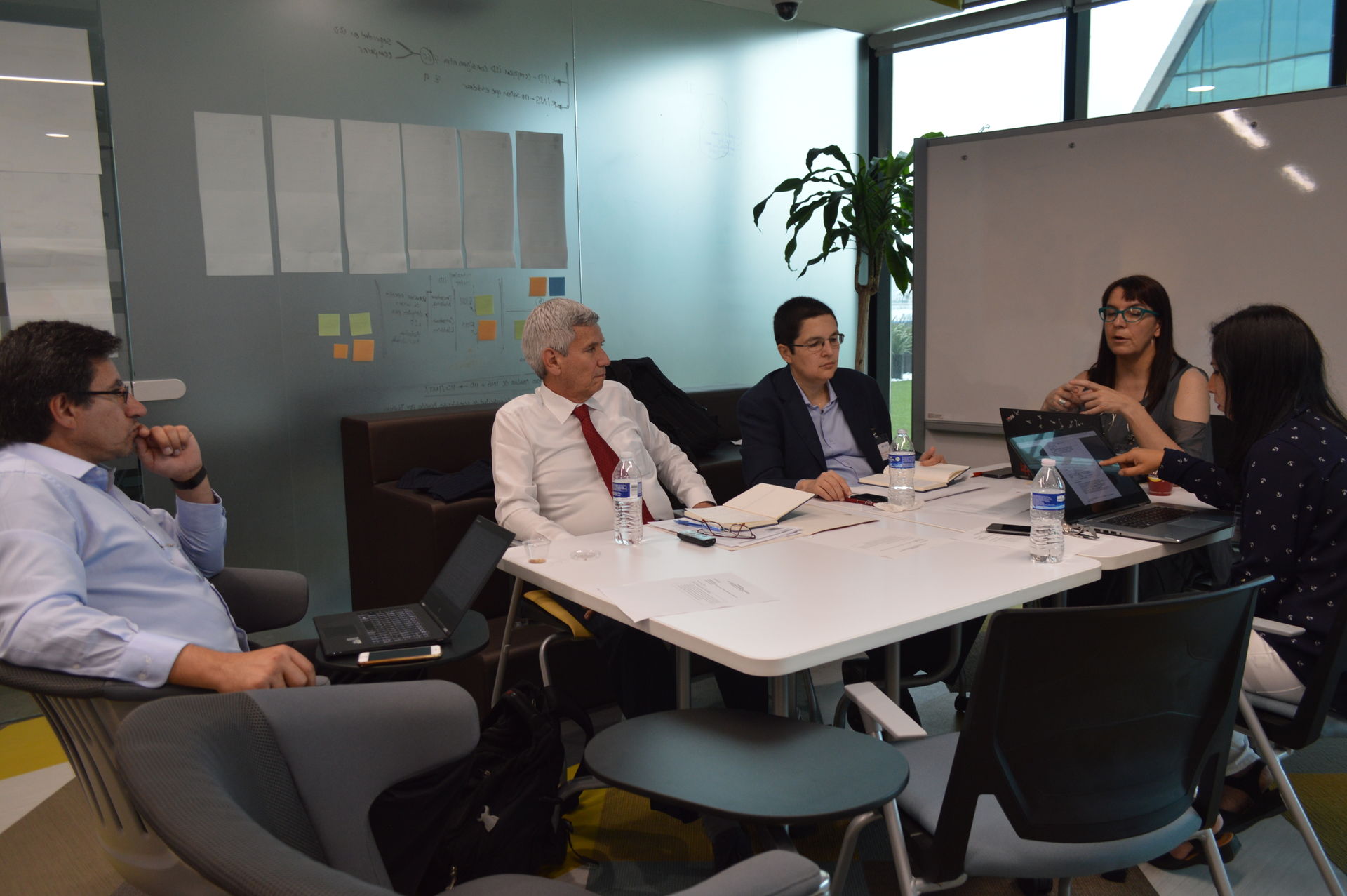 Marta Aymerich, Fernando T., Carlos Monsalve, Alejandro y Melina, Integrantes del Equipo Transferencia Tecnológica.