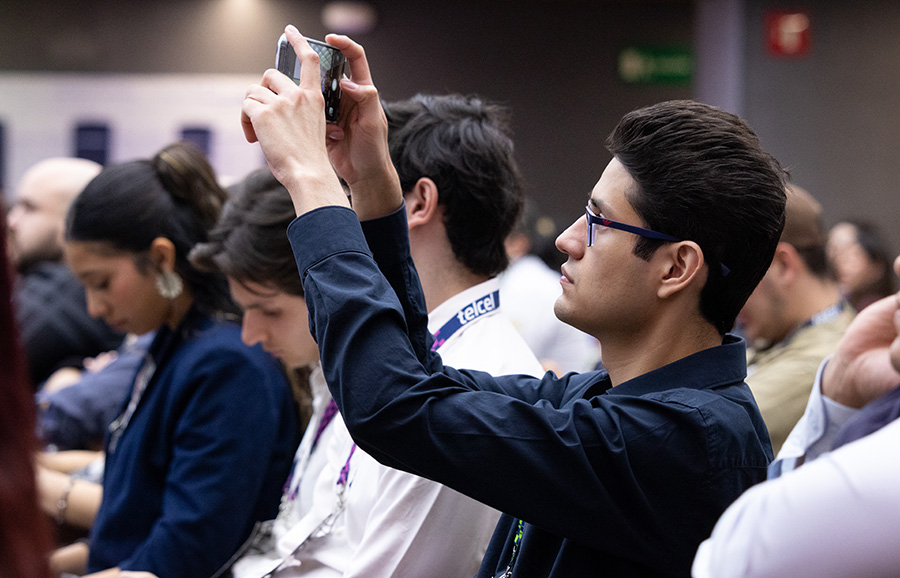 Asistente a la conferencia de coach Efra&iacute;n Mendicuti.