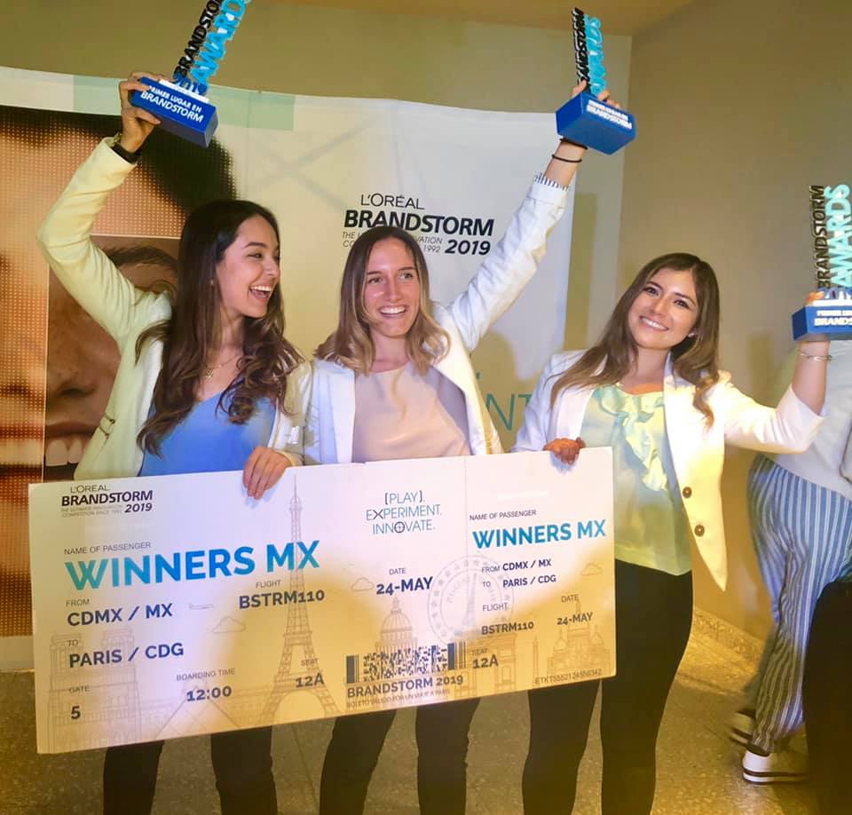 Equipo tec de monterrey en concurso de Loreal