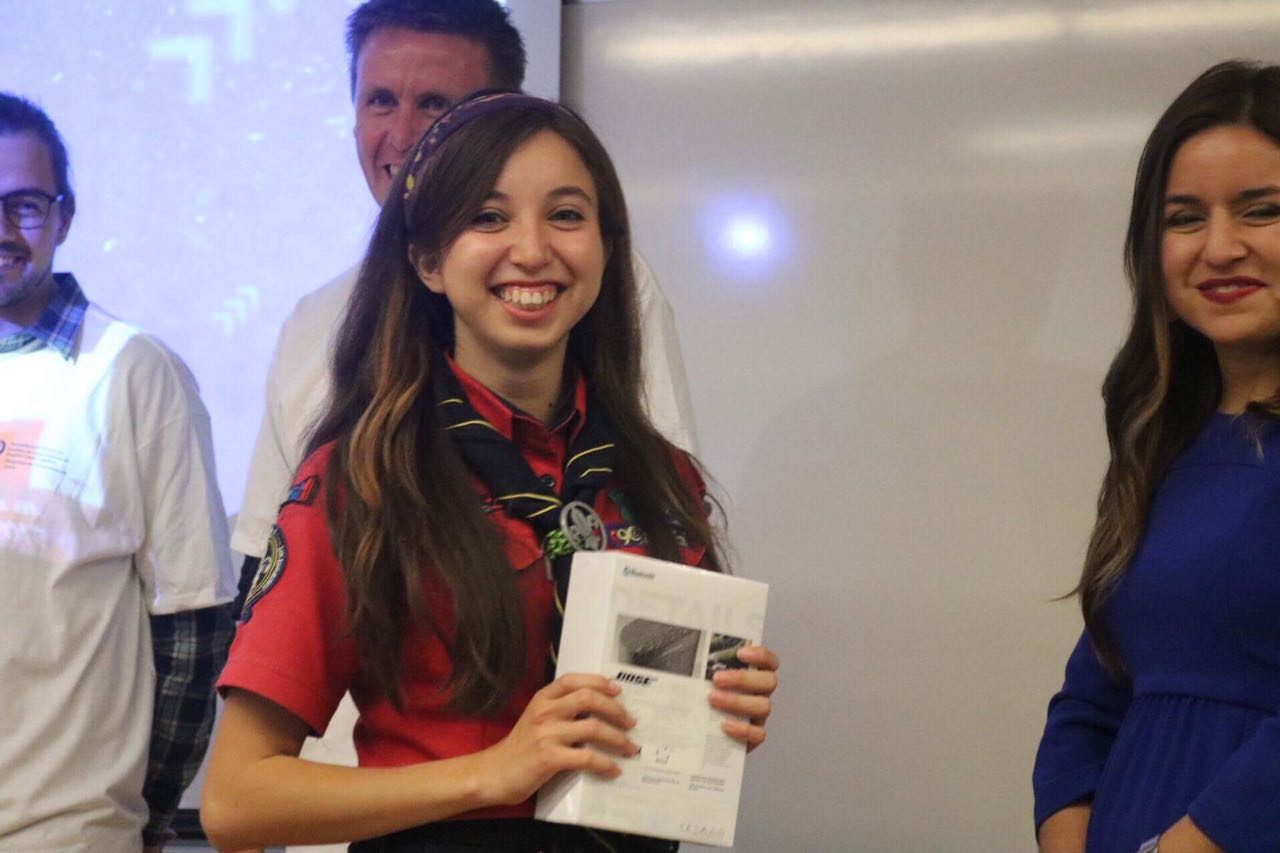 Mariana Delgado muy emocionada por su reconocimiento en el INC Mty 