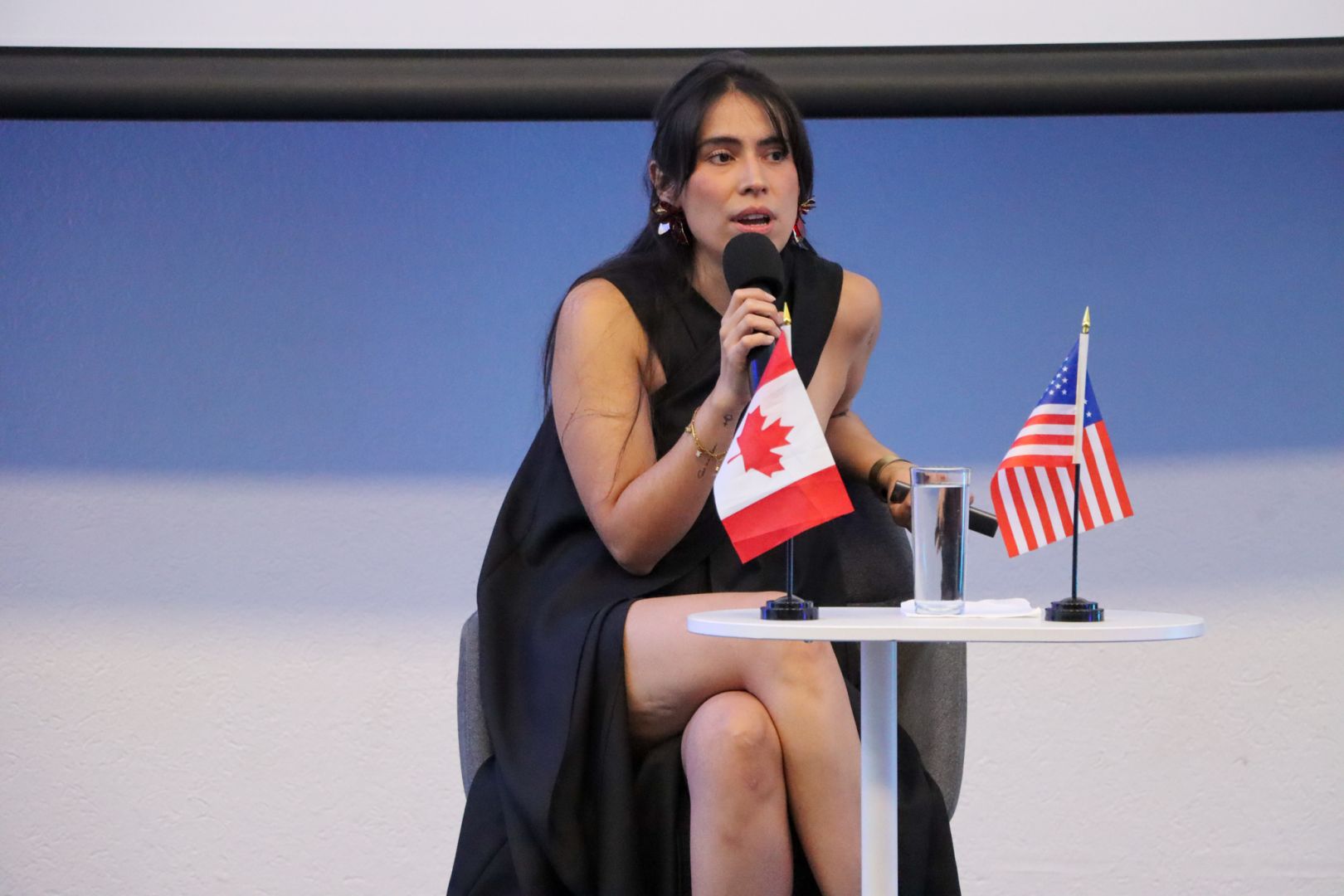 Ros&aacute;ngela Fern&aacute;ndez, autora de Derecho de la Moda. Fashion Law: Introducci&oacute;n a la Protecci&oacute;n Legal en la Industria del Dise&ntilde;o, durante su ponencia &ldquo;Fashion Law en M&eacute;xico y el mundo&rdquo; en ACT&Uacute;ATEC 2026.