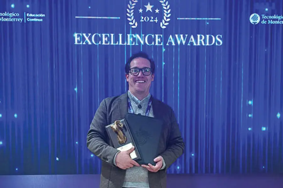 Alberto Arvizu recibió el reconocimiento Excellence Award