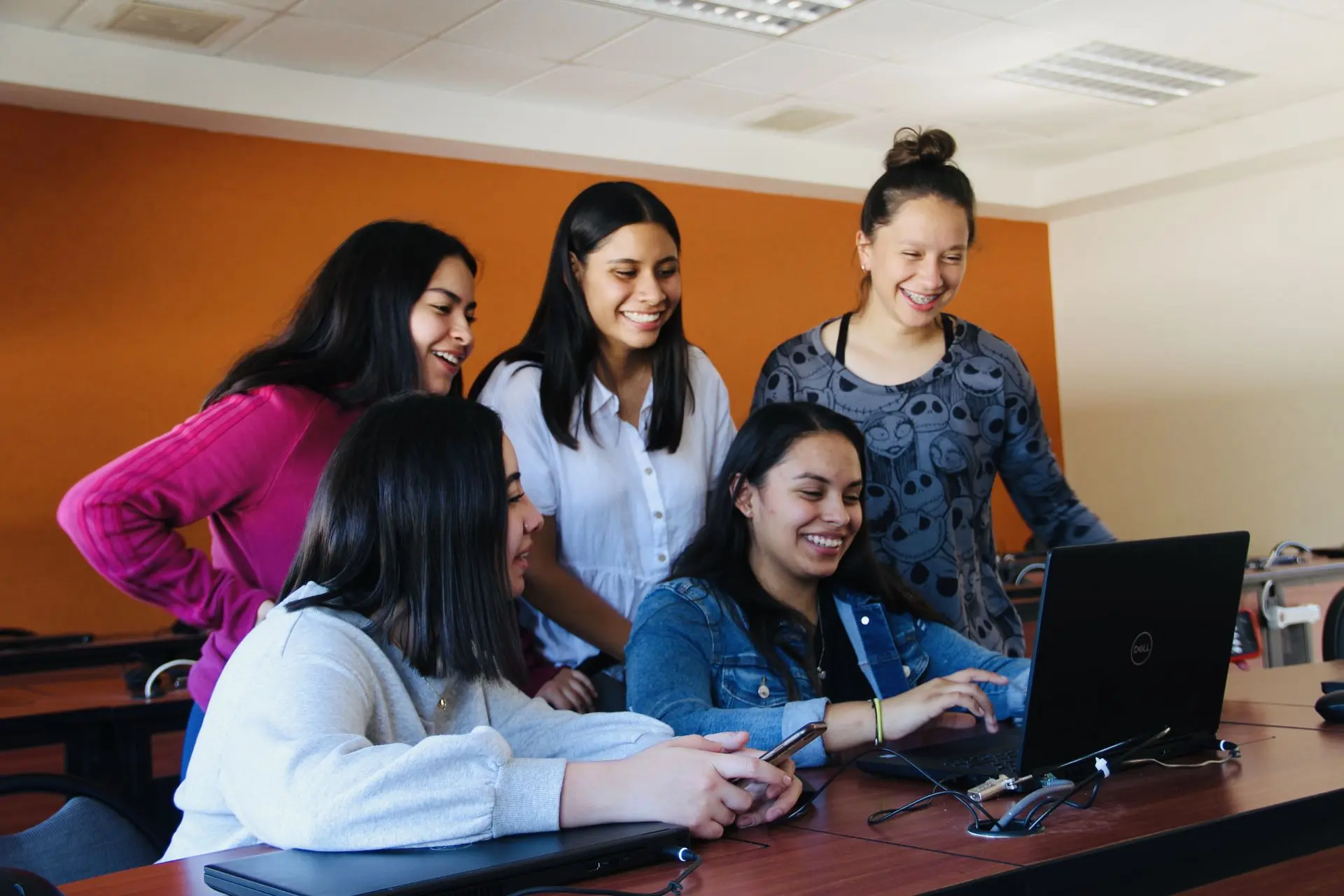 Las alumnas crean su app a partir de las necesidades que persivieron sobre la enfermedad del Alzheimer