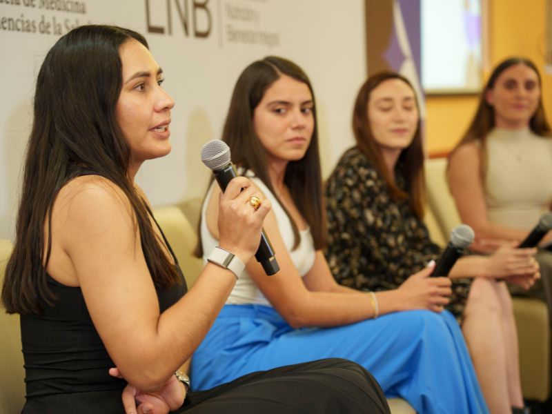 Andrea Gabriela Flores Méndez en el panel “Deporte y Salud Pública”.