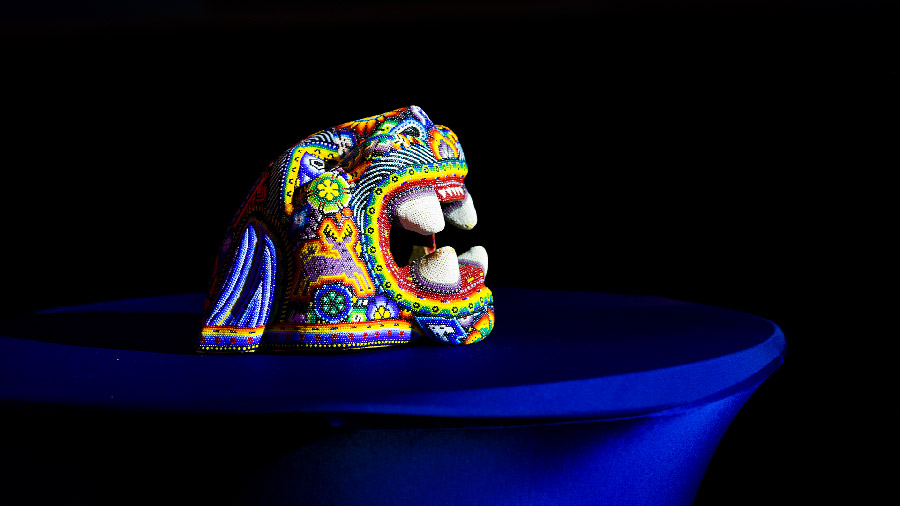 Cabezas Jaguar en arte huichol