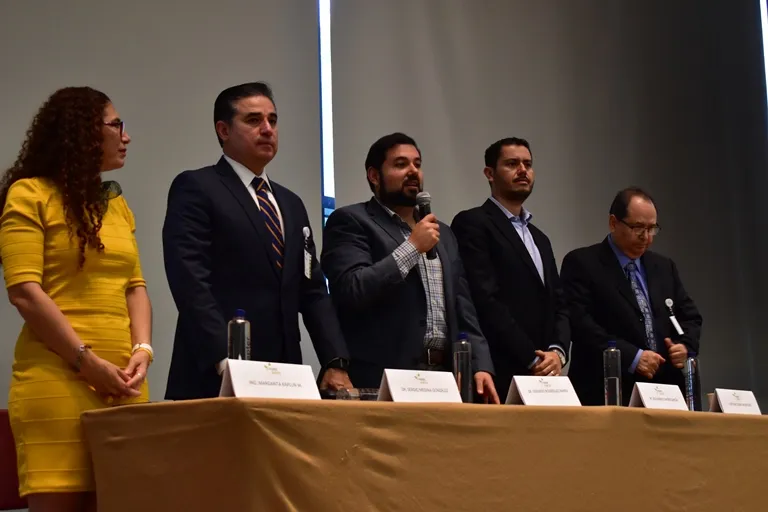 Entre los invitados se contó con personalidades como Margarita Kaplun, Sergio Medina, Alejandro Limón, Arturo Torre y Gerardo Rodríguez Barba.