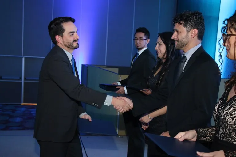 A lo largo de los cursos, los alumnos desarrollaron varias horas de trabajo de campo donde validaron y realizaron investigación para poder introducir su idea de negocio.