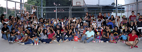 Alumnos PrepaTec durante el cierre de su semestre con el CAMI