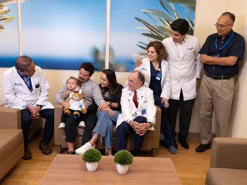 Lena es una peque&ntilde;a que logr&oacute; recuperarse tras ser sometida a ECMO.