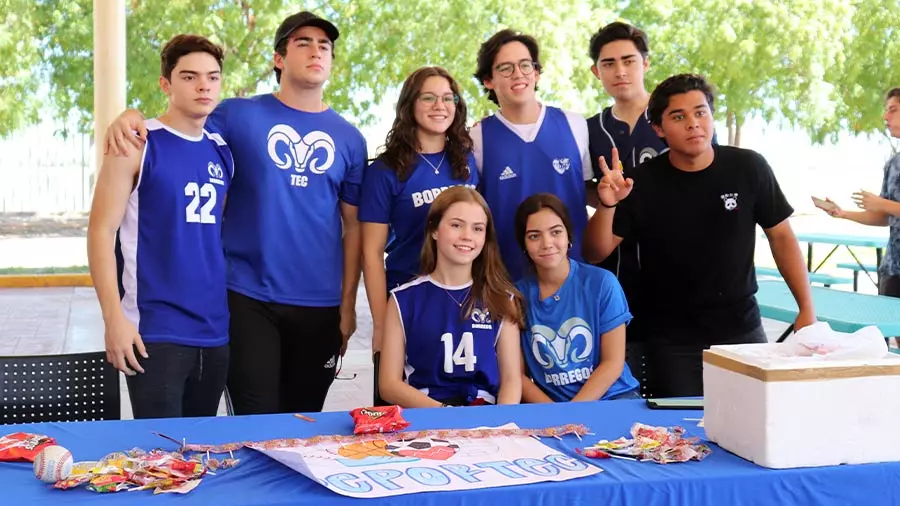 Carlos Valenzuela en grupos estudiantiles