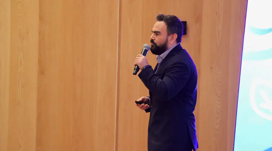 Investigadores exponiendo en la Cumbre Global de Innovación