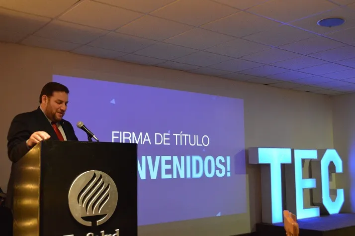 Firma de Grado de Especialidades Médicas.