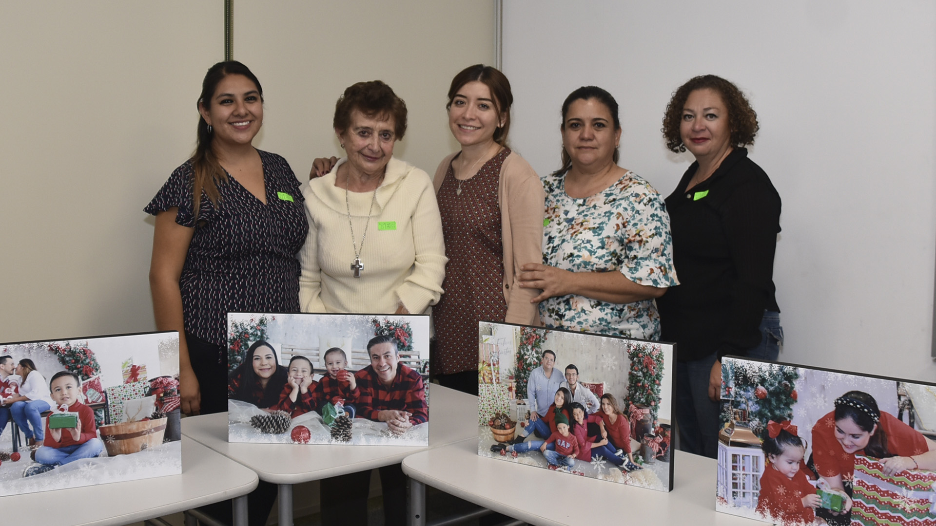 Fundadora y encargadas del Centro de Rehabilitación Femenil de Todo Corazón