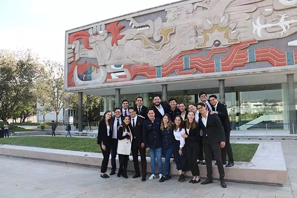 Alumnos de FETEC que participaron en la organización del Día de la Bandera.