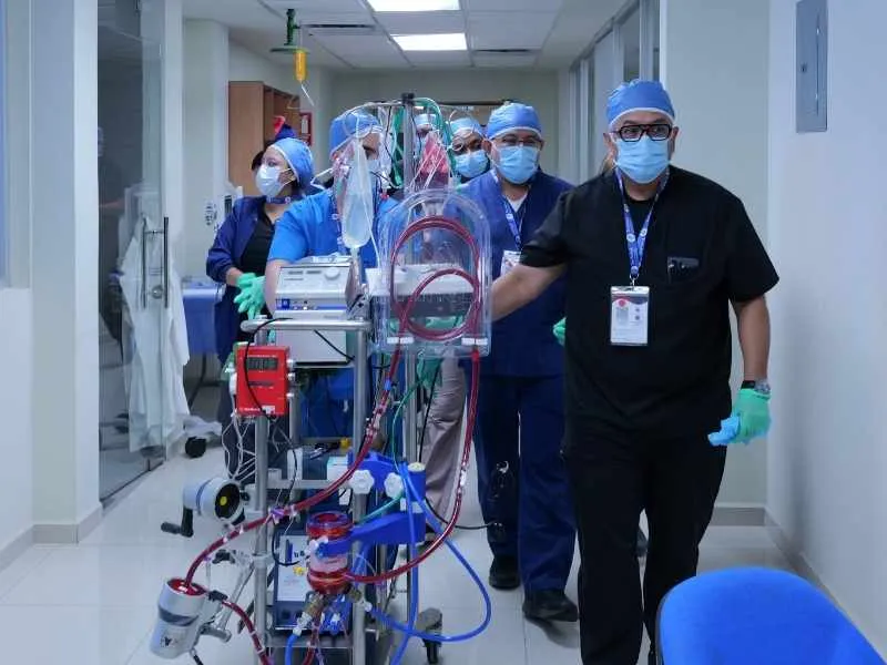 Ejercicio de simulaci&oacute;n durante curso anual de ECMO 2025, impartido por TecSalud.