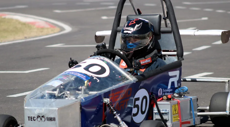 El grupo estudiantil Electrum del Tec campus Quer&eacute;taro obtuvo el primer lugar en dise&ntilde;o y el tercer lugar nacional por su coche el&eacute;ctrico en el campeonato Electrat&oacute;n 2025. 