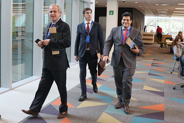 Embajador de Portugal en su visita a la Biblioteca del Tec en Monterrey