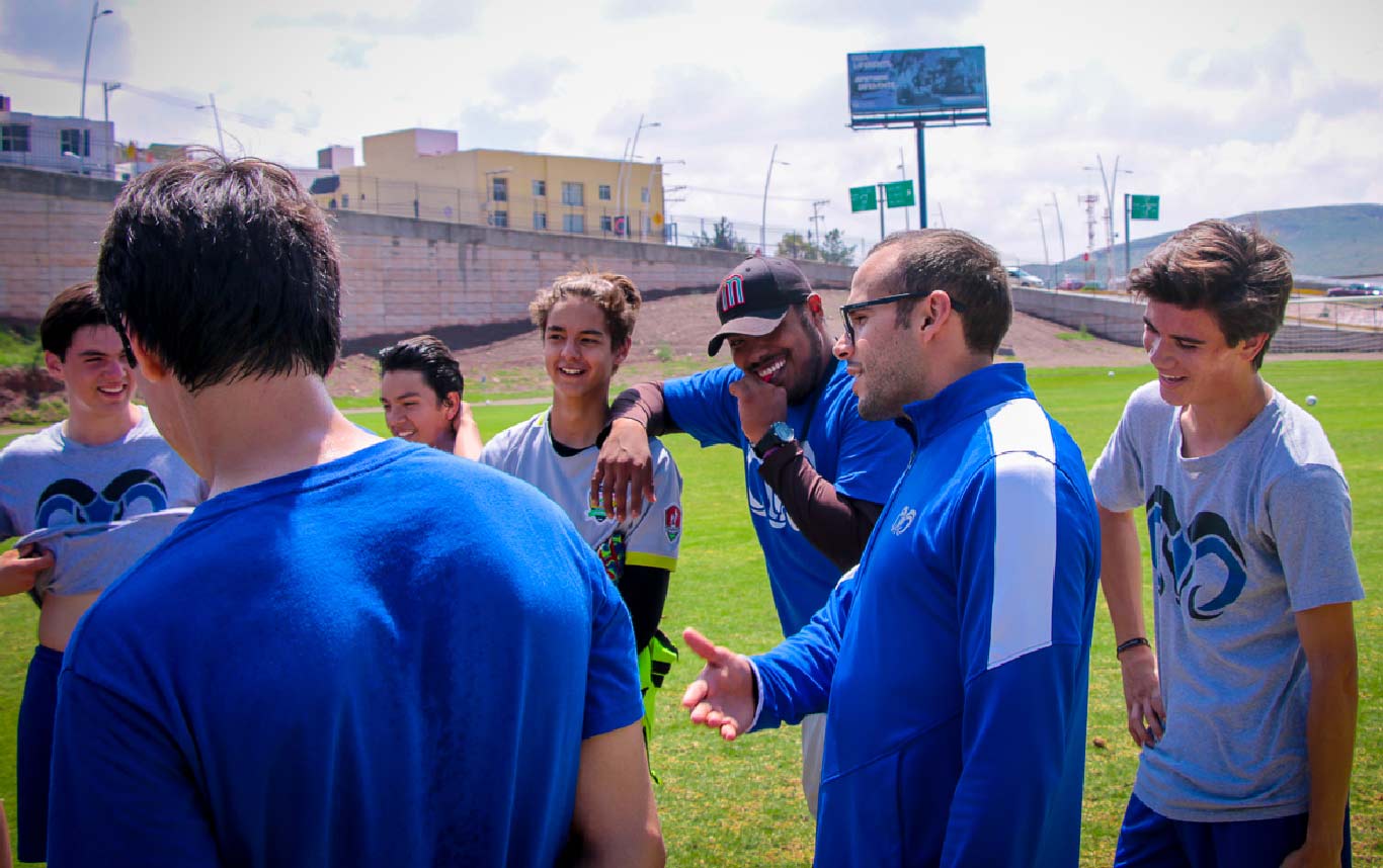 Entrenador con el equipo Borregos de campus Zacatecas