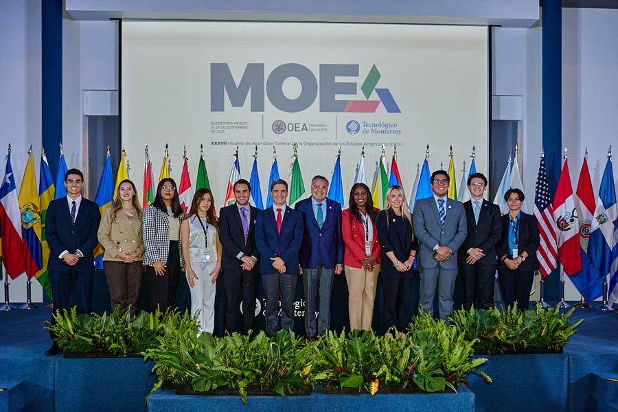 Foto-grupal-de-los-integrantes-de-la-OEA