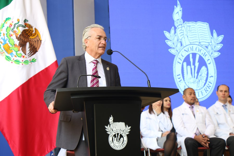 Alfonso Petersen Farah durante su discurso.