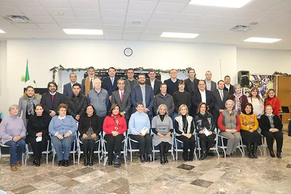 Profesores de las Escuelas de Arquitectura Arte y Diseño, Humanidades y Educación, Negocios y Ciencias Sociales y Gobierno que fueron reconocidos.
