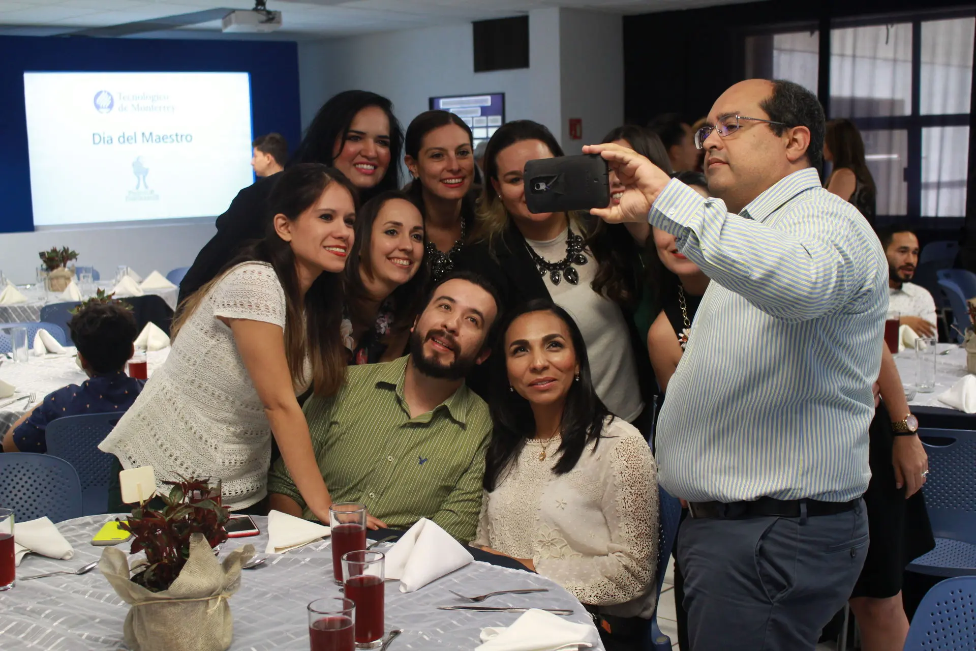 Vini con profesores.