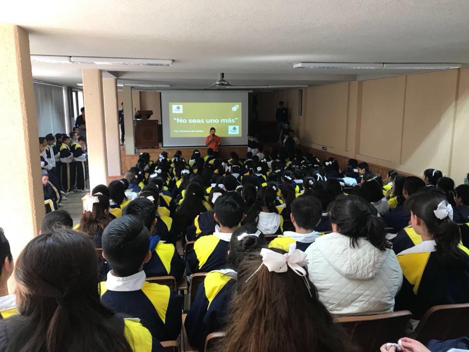 Pioneros del Cambio en conferencia en Secundaria pública