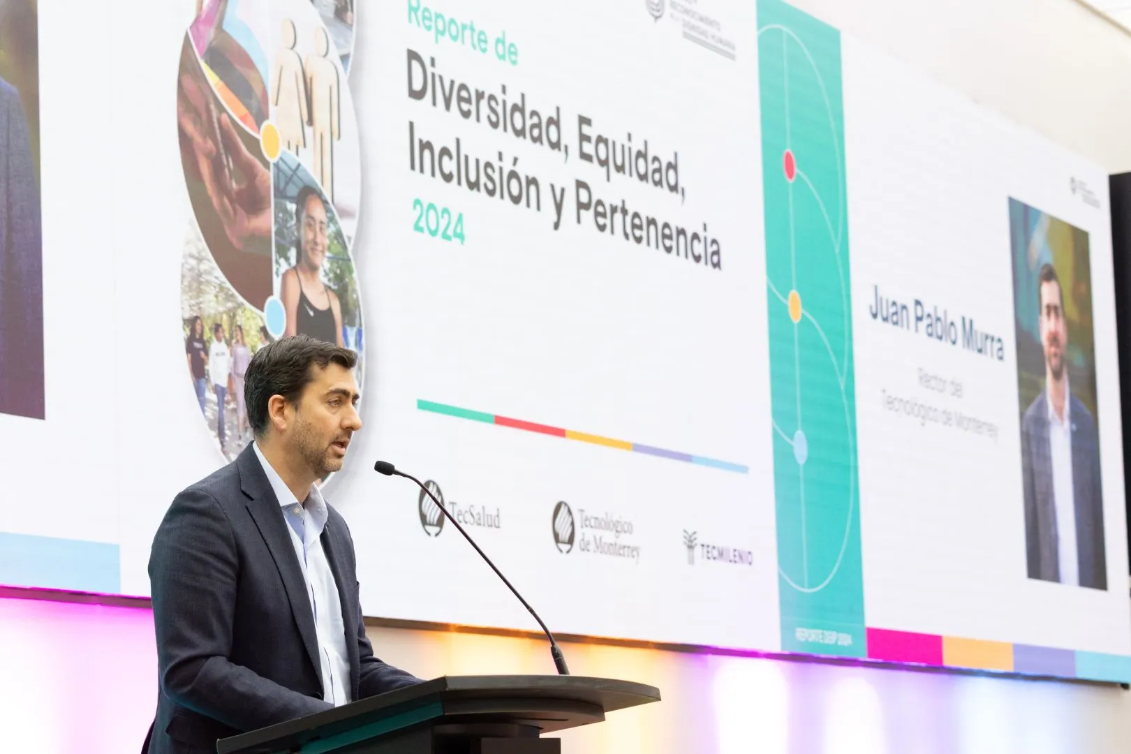 Rector del Tec de Monterrey habla en el evento de presentaci&oacute;n del reporte de diversidad.