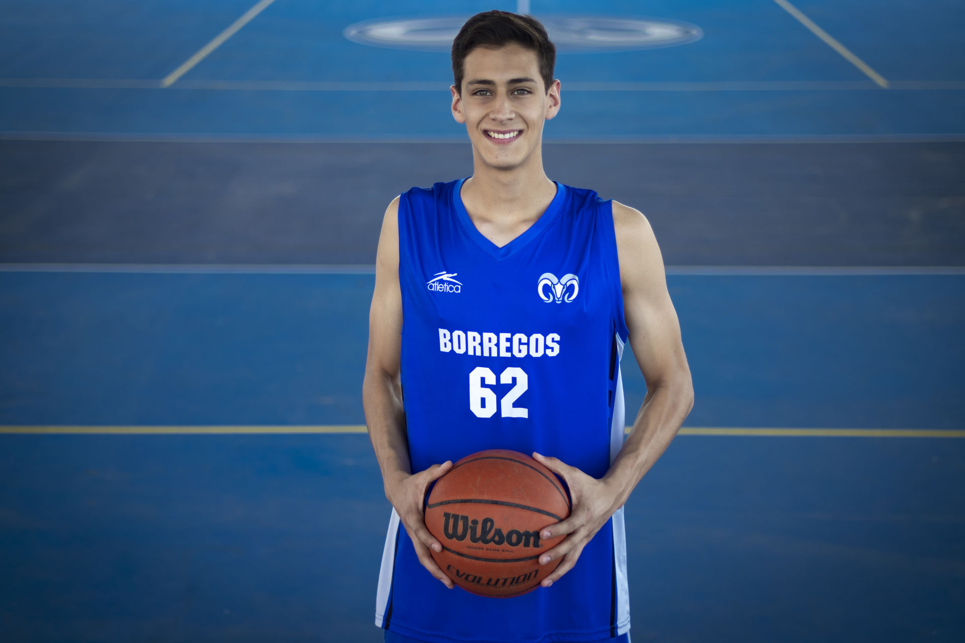 Juan Pablo Camargo con en uniforme del equipo de Borregos de PrepaTec Ciudad Juárez.