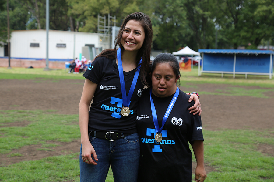 atletas con medalla