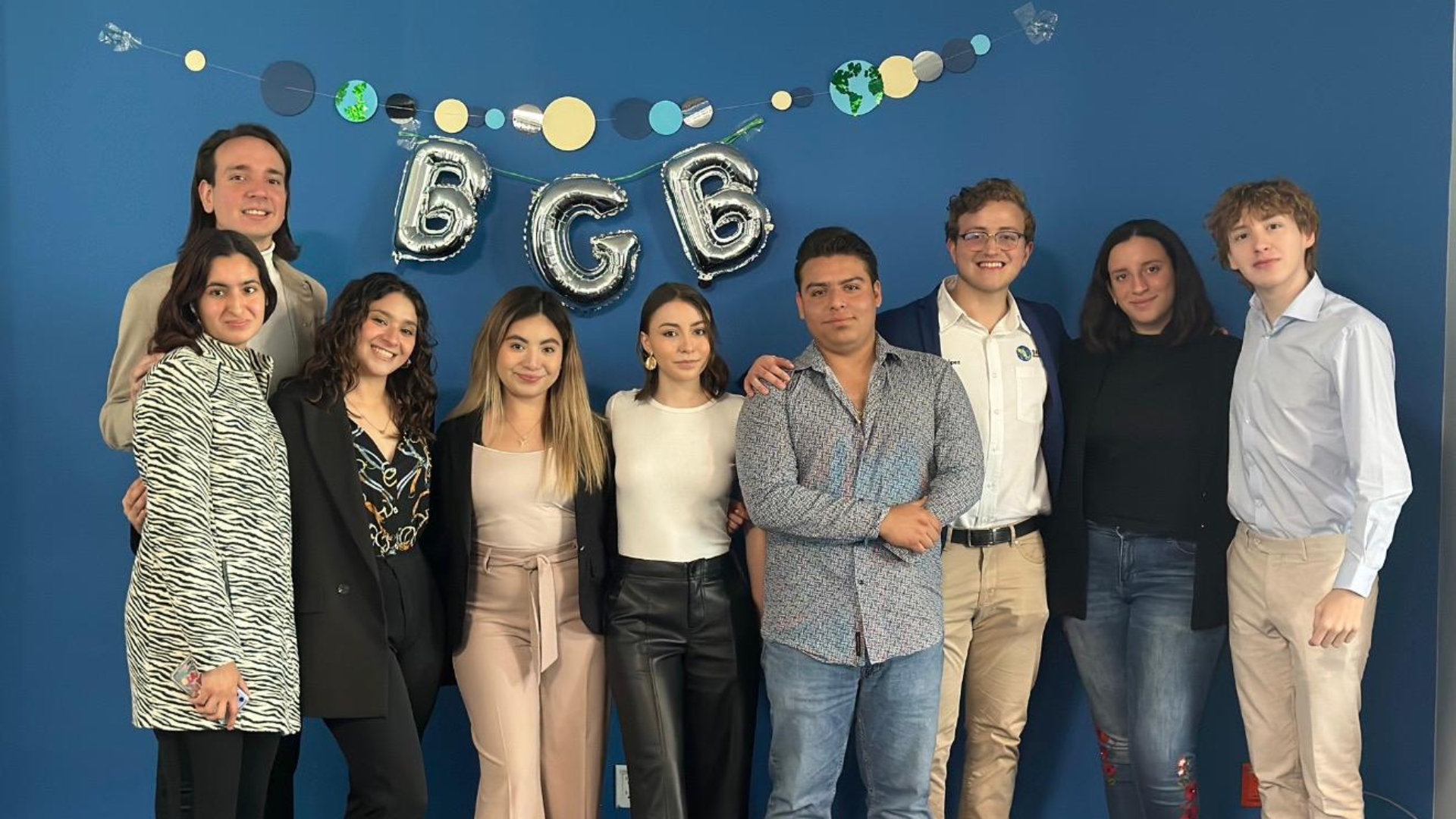 Alumnos de la carrera de Global Business participando en la SABGB