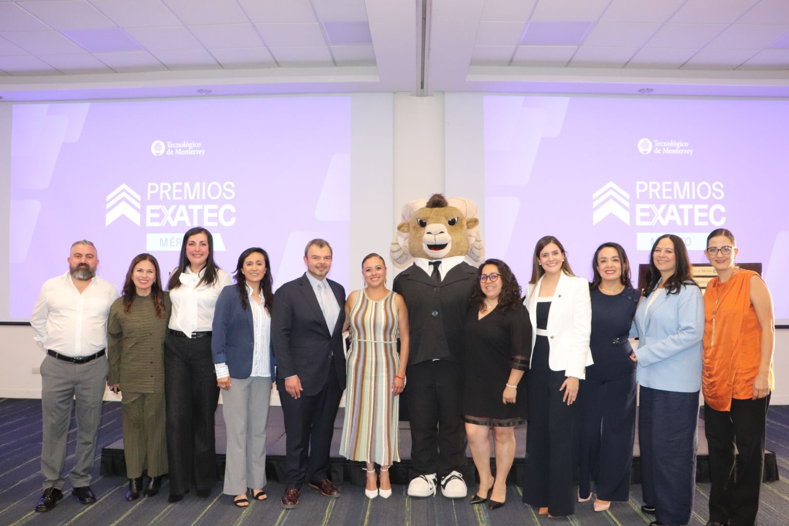 Mesa directiva EXATEC