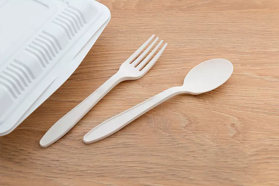Productos desechables hechos de bioplástico