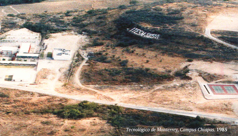 Vista aerea del campus en 1985