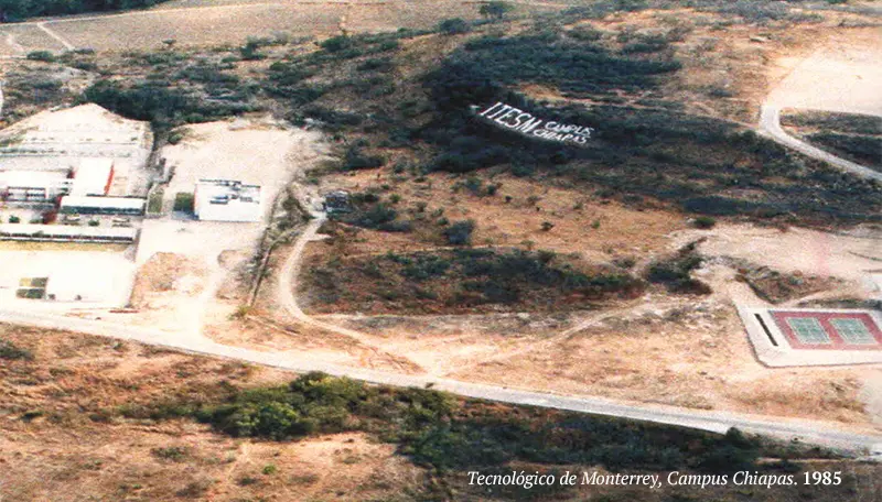Vista aerea del campus en 1985