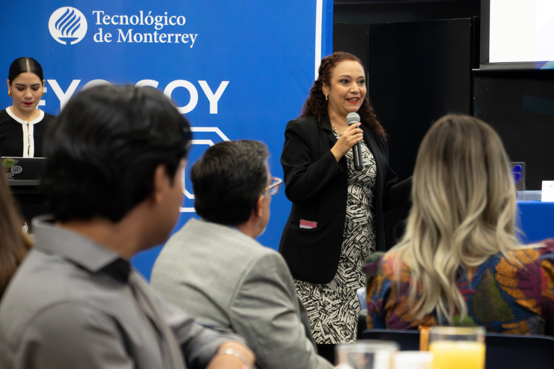 Ponencia sobre vinculaci&oacute;n y desarrollo profesional de udith Soto Quintana, Directora del Centro de Vinculaci&oacute;n y Desarrollo Profesional Regi&oacute;n Noroeste. 