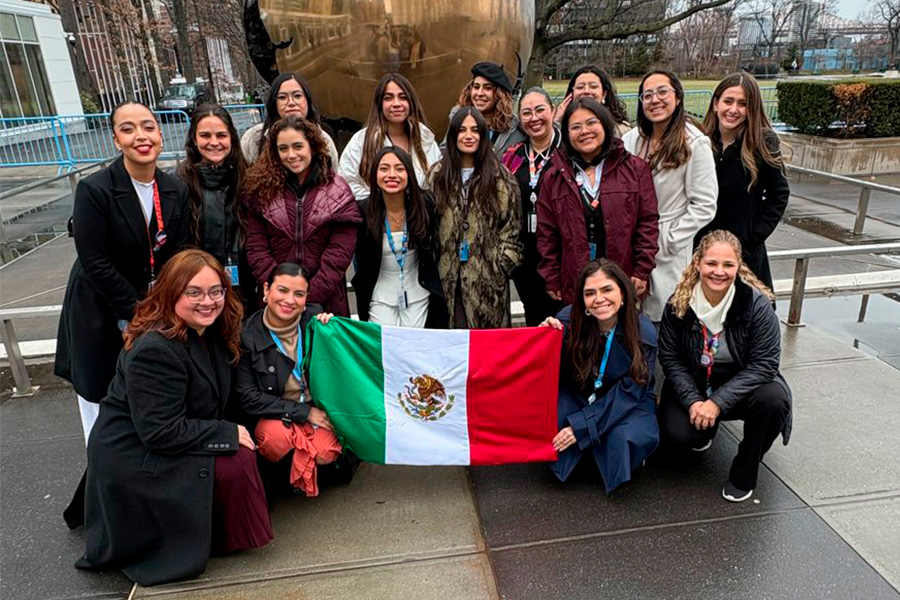 Abril con la Delegaci&oacute;n Nacional de Activistas Mexicanas que particip&oacute; en la CSW70.