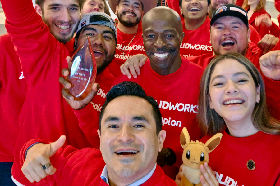 Aldo Cort&eacute;s, director de Mecatr&oacute;nica del Tec campus Chihauhua con la comunidad de SolidWorks en el 3DEXPERIENCE World en Houston, Texas.