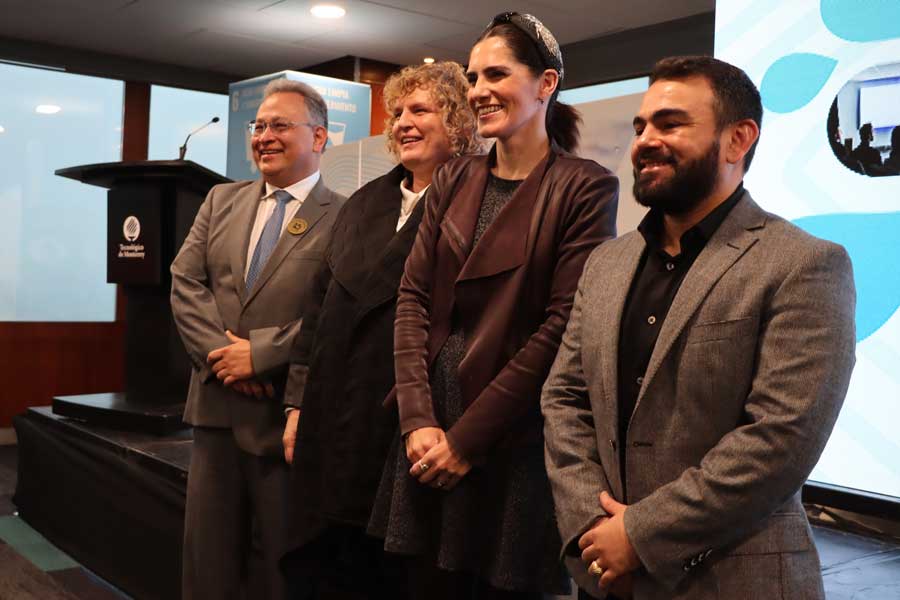 La celebración del 15 aniversario del Centro del Agua se realizó en el 12° piso de CEDES.