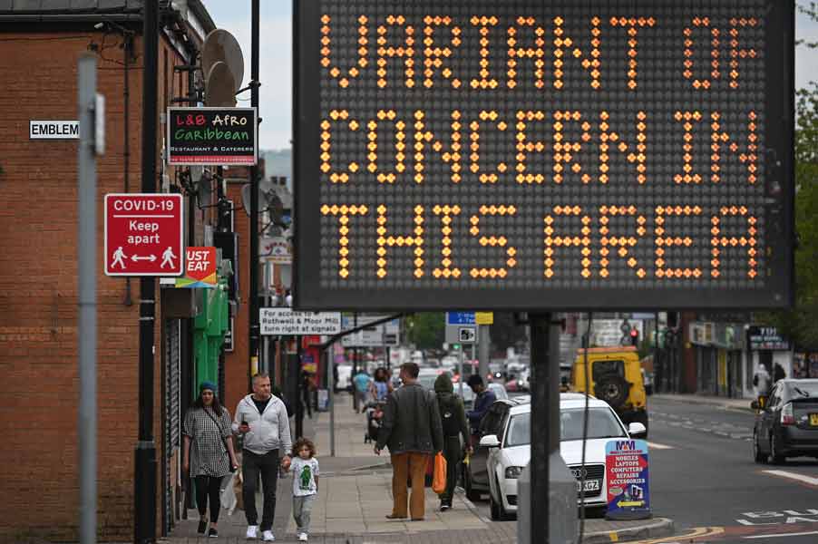 Alerta sobre una variante de preocupación que provoca la COVID-19, en Bolton, Inglaterra.