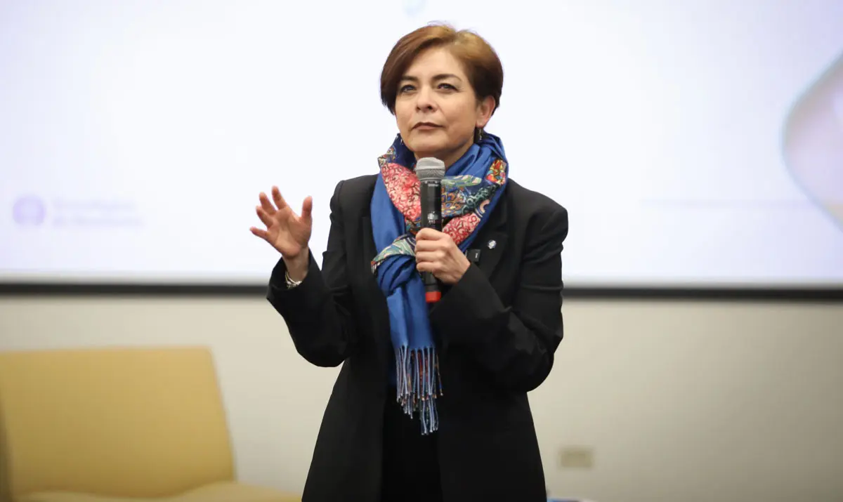 Alicia Ángeles en charla