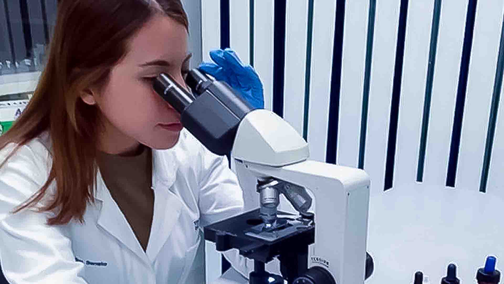 Alumna que creo fertilizantes orgánicos que reducen contaminantes en cultivos