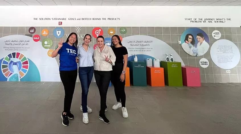 Las estudiantes de ingeniería del Tecnológico de Monterrey en Cuernavaca, Valentina Martínez y Ana Laura García, realizaron estancias profesionales en la empresa de biotecnología en higiene Wayakit con sede en Arabia Saudita.