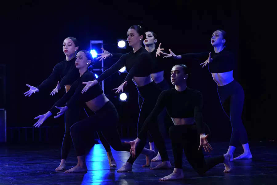 Alumnas de PrepaTec en final de VibrArt 2022