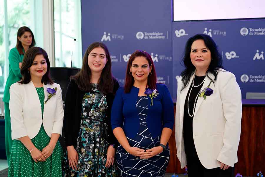 Giovanna Romero ganadora del Premio Mujer Tec