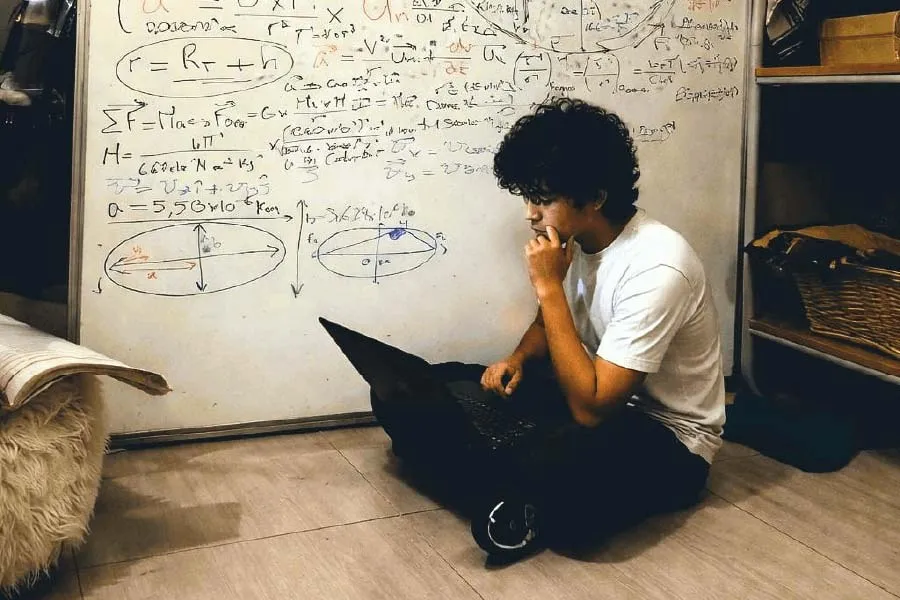 Maurizio Mendoza trabajando en la investigaci&oacute;n