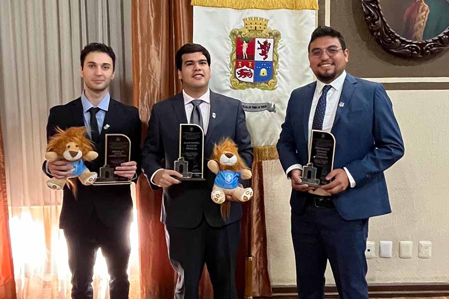 De izq a dicha:  Braulio, Juan Mateo y Fernando en la ceremonia de arranque del Cabildo.