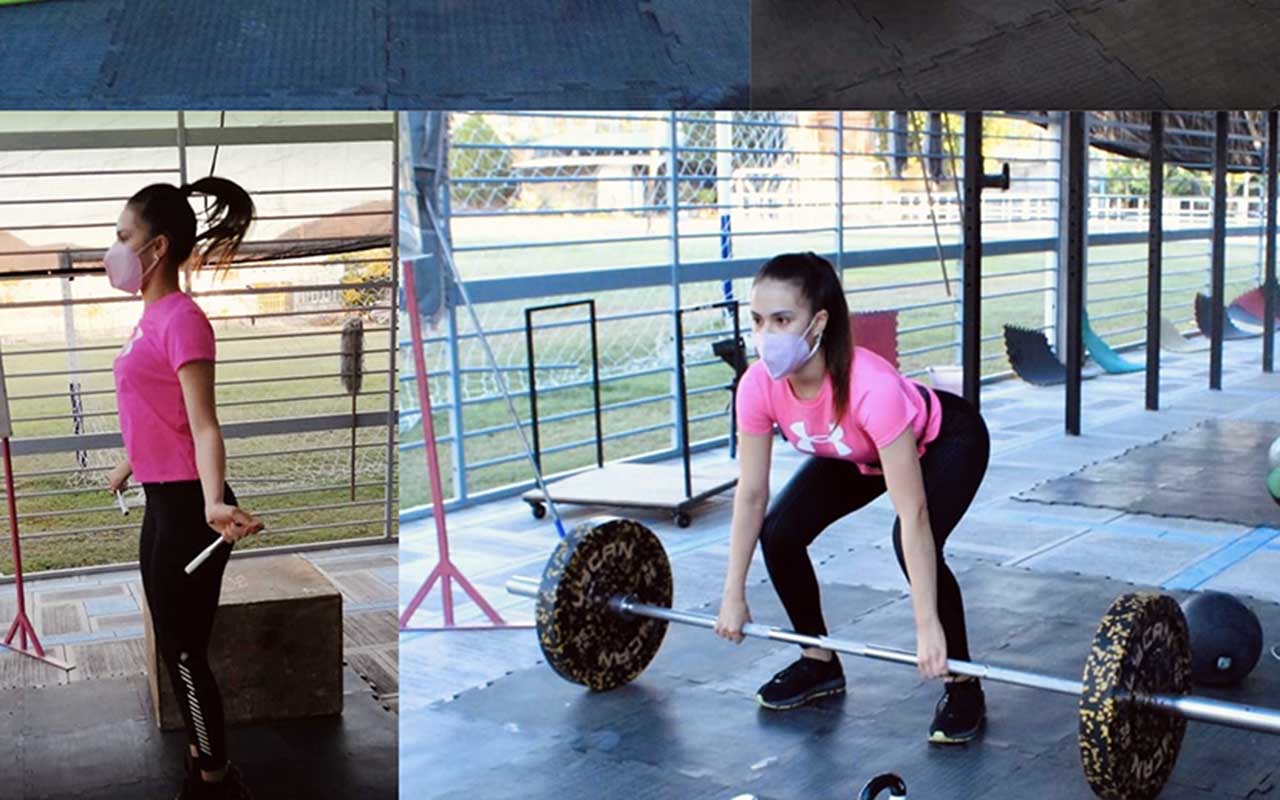 Alumna de la PrepaTec Querétaro haciendo ejercicio en casa